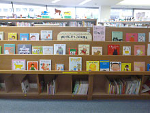 おひざにだっこの絵本コーナ